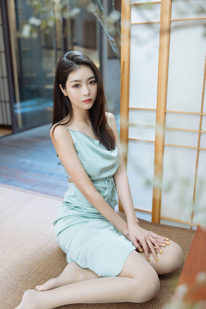 美女与男人亲热视频