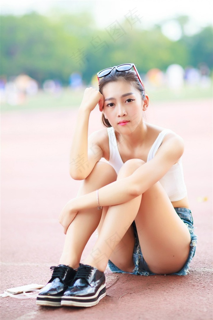 男人摸女人下体动态