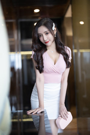 坤伸进女人的里面的视频