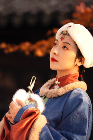摸的女友内裤都湿透了